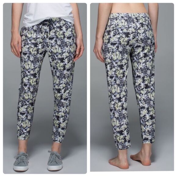 LULULEMON Jet Crop *Luxtreme (Slim) in Crosscourt Petal Black Clarity Yellow, 8 - Picture 1 of 16
